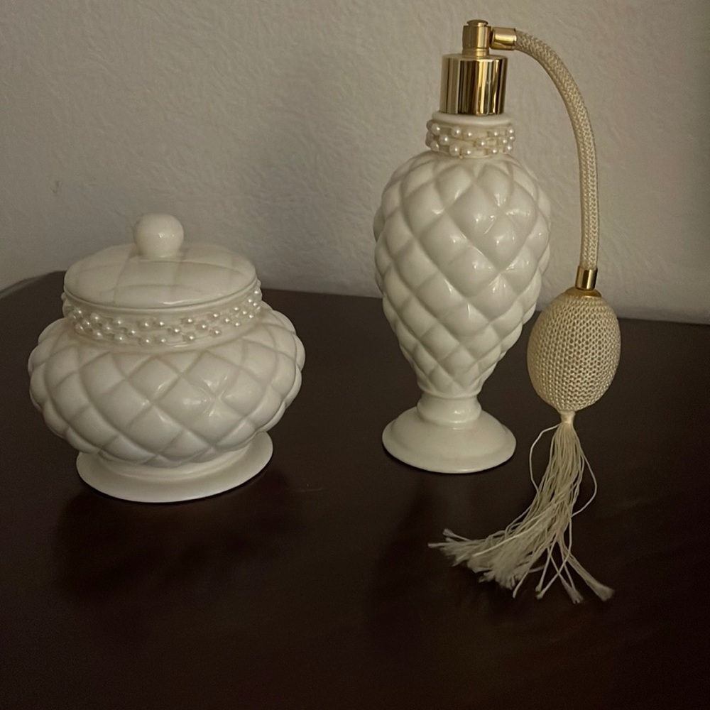 Elegant Avon perfume decanter and trinket box excellent condition